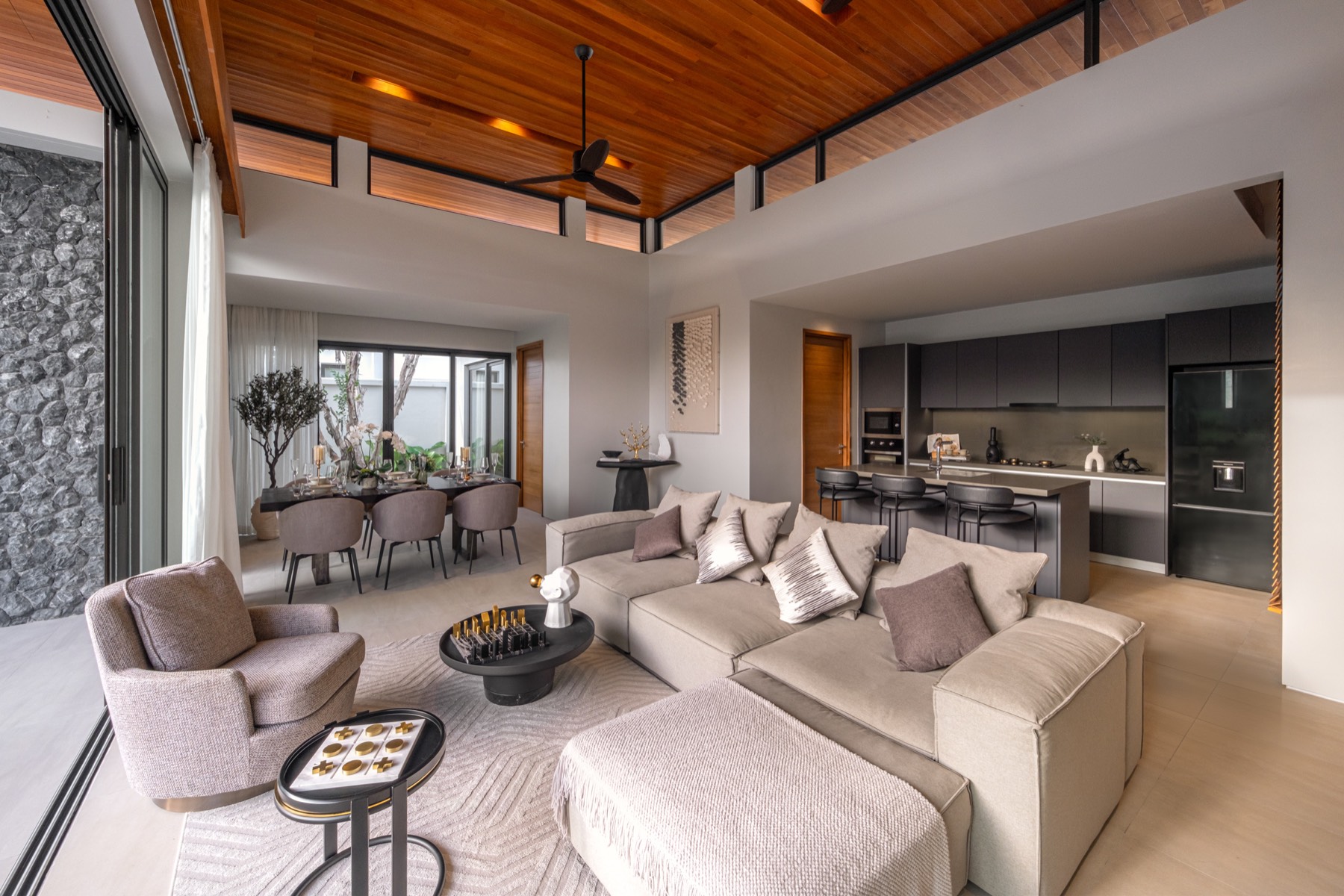 Botanica Four Seasons hero 3